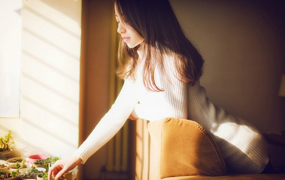 “不会。”小乔摇了摇头，眼中的茫然之色更浓：“妾身也不知道。”